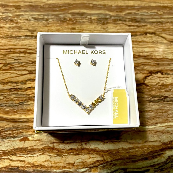 Michael Kors - Picture 1 of 3